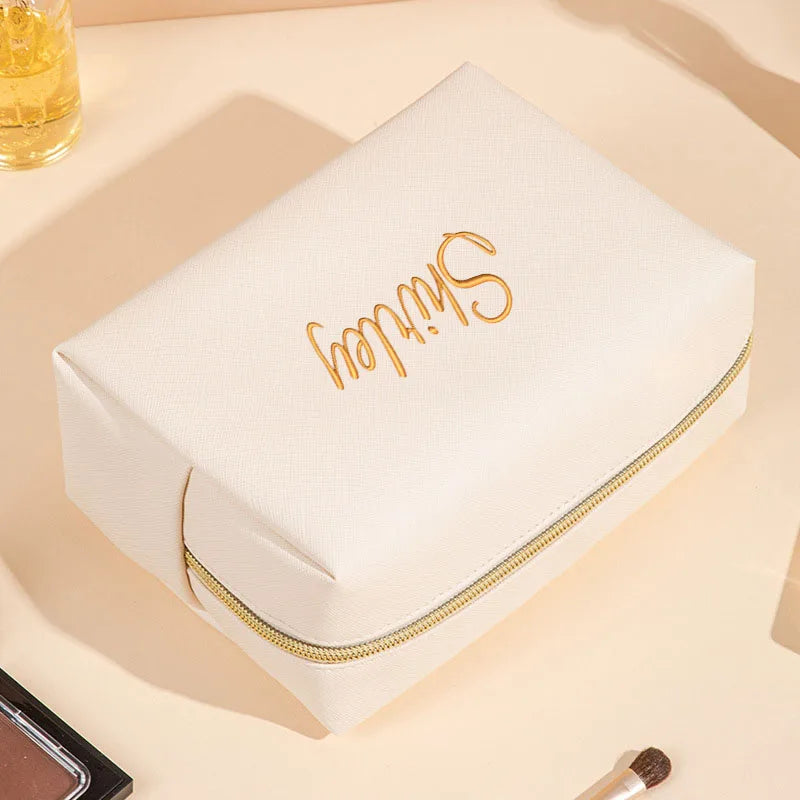 Trousse de maquillage brodée personnalisée, Portable en cuir PU Saffiano, Kits de cosmétiques de toilette imperméables pour hommes et femmes, Logo avec nom personnalisé